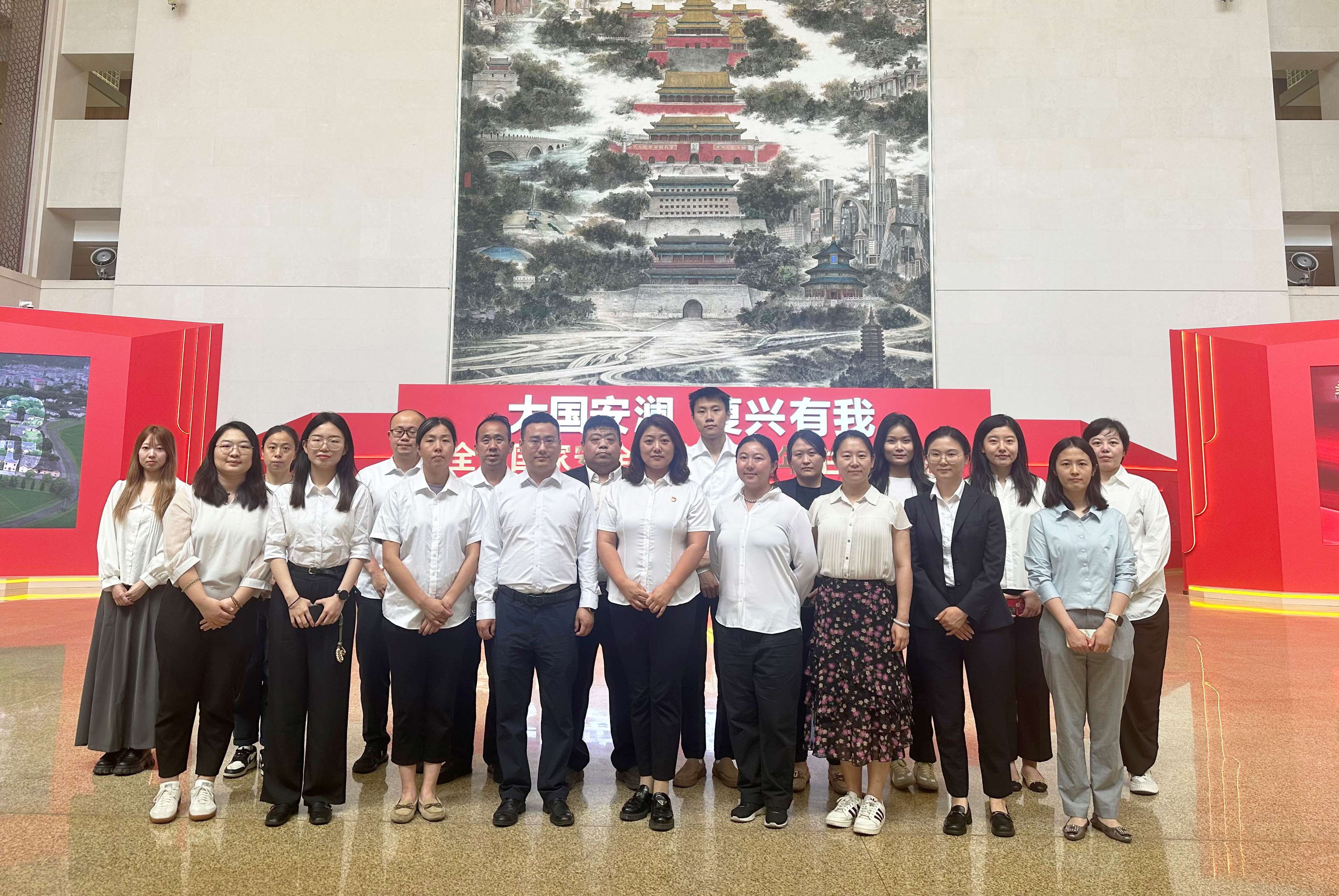 筑牢发展根基 存史资政育人——首发投资集团组织开展“请听档案说”国际档案日参观学习活动