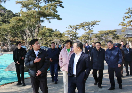 首发投资集团党委书记、董事长杨立带队到密云区溪翁庄镇考察调研