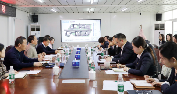 集团总会计师关明辉带队到首发投资集团调研指导