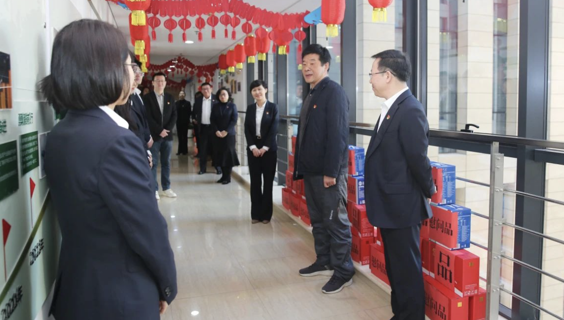 集团党委常委张长缨到首发投资集团进行慰问及全面从严治党工作督导