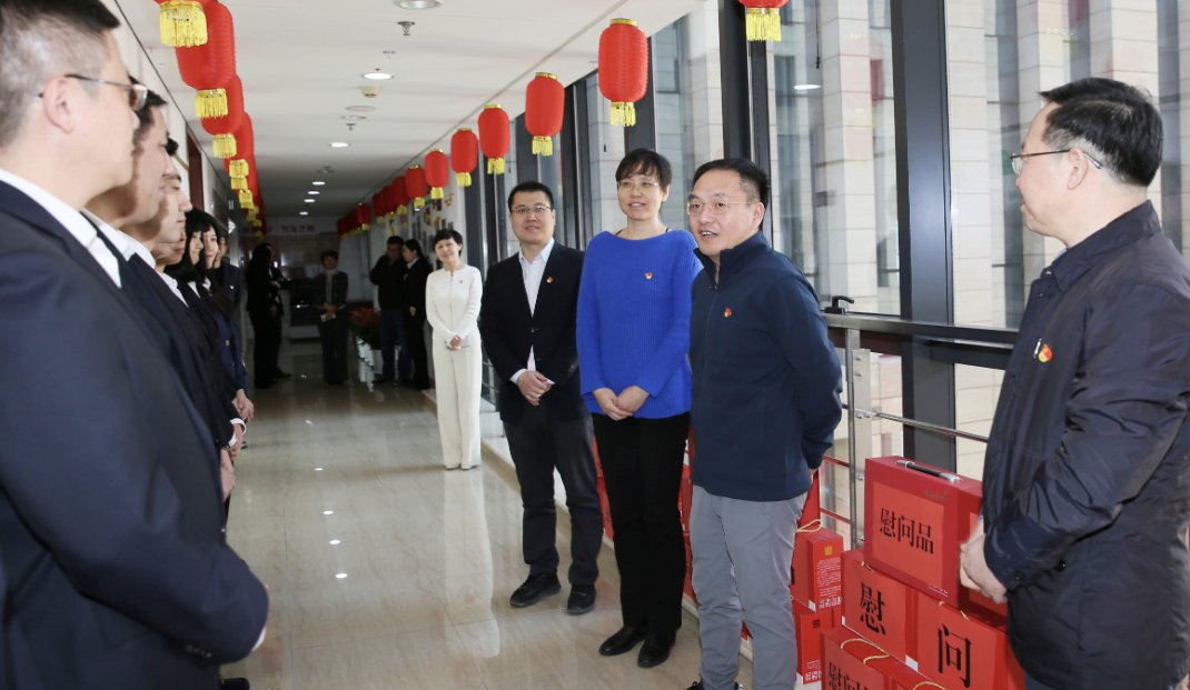 集团总会计师关明辉到首发投资集团进行慰问及全面从严治党工作督导